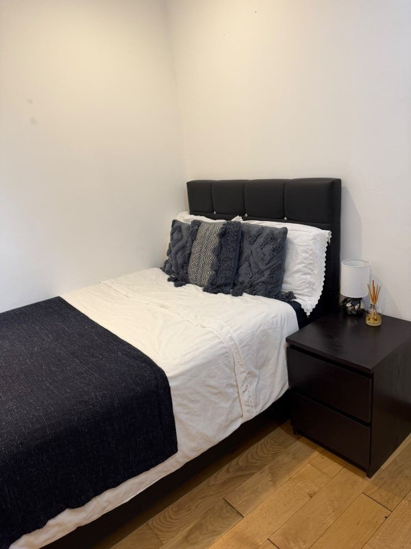Room Gordon Road in Greater London