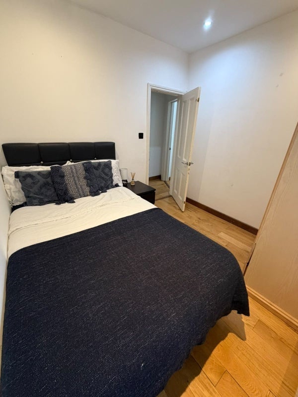 Room Gordon Road in Greater London