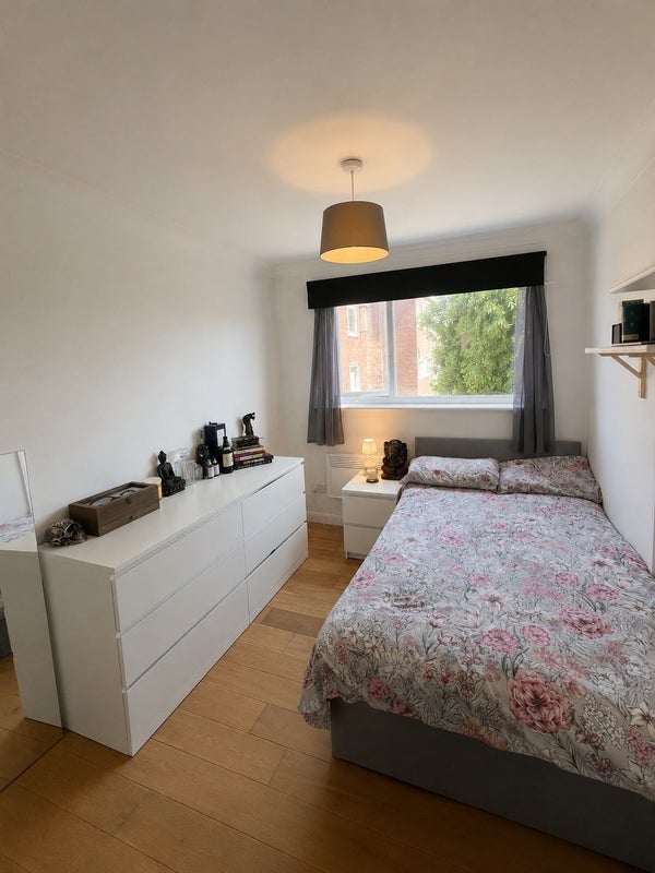 Room Eglington Road in Greater London