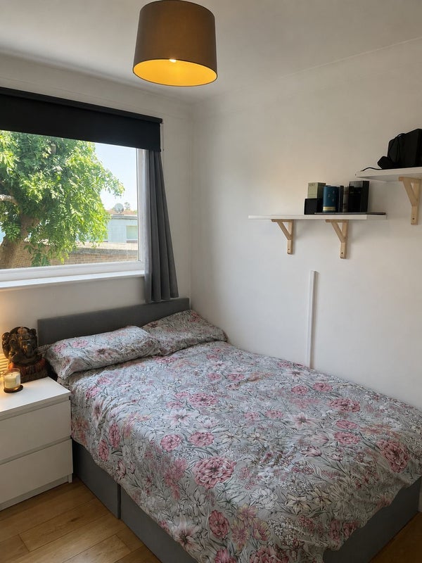 Room Eglington Road in Greater London