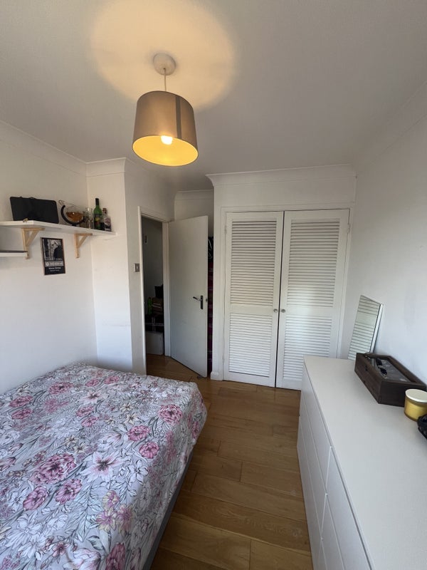 Room Eglington Road in Greater London