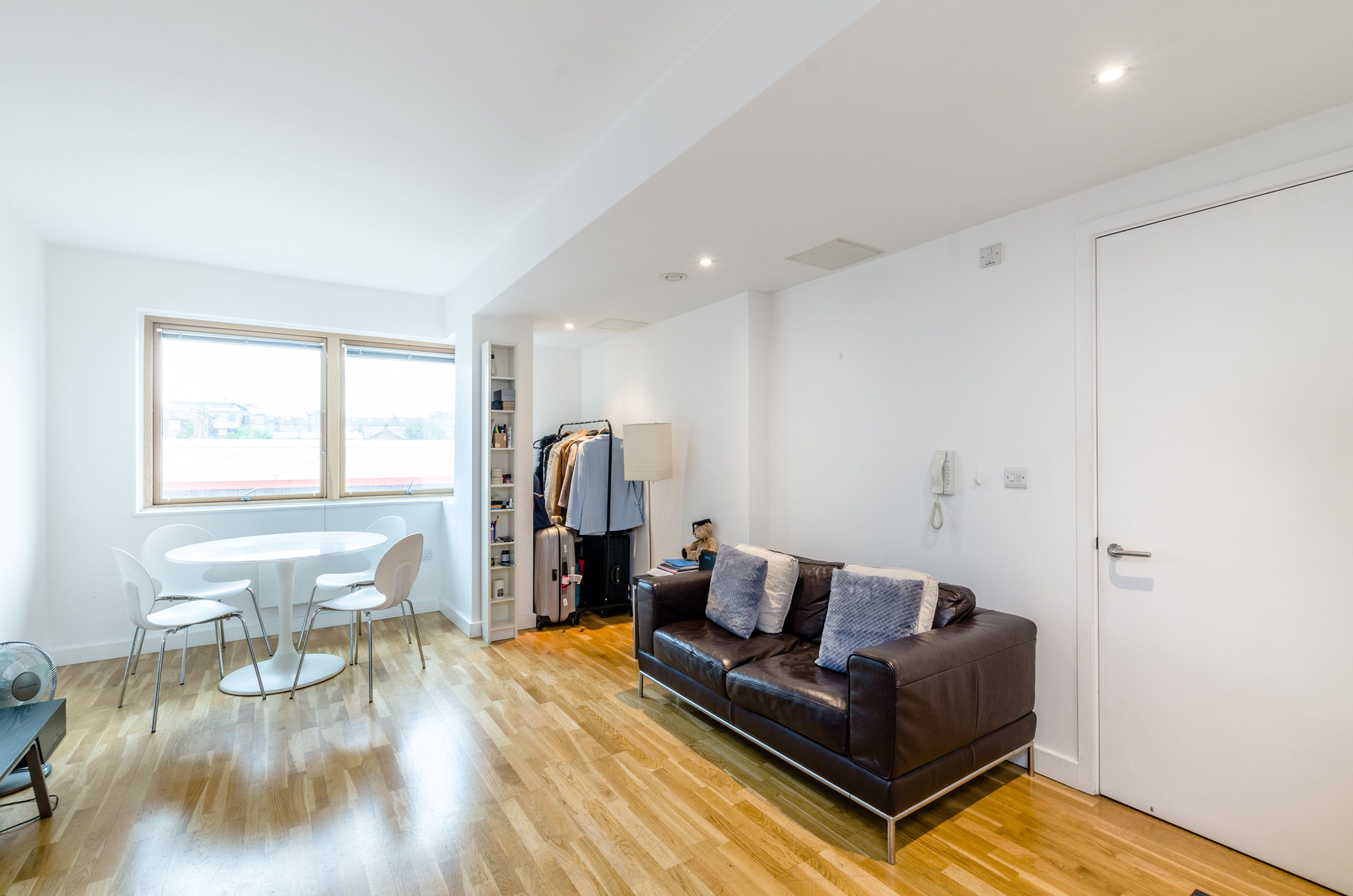 Flat St. Pancras Way in Greater London