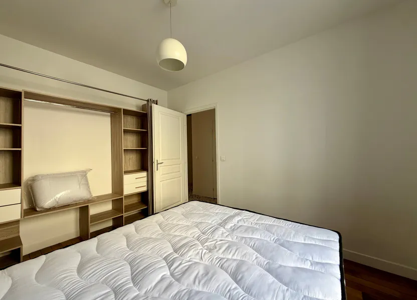 Flat Rue de Bagnolet in Paris