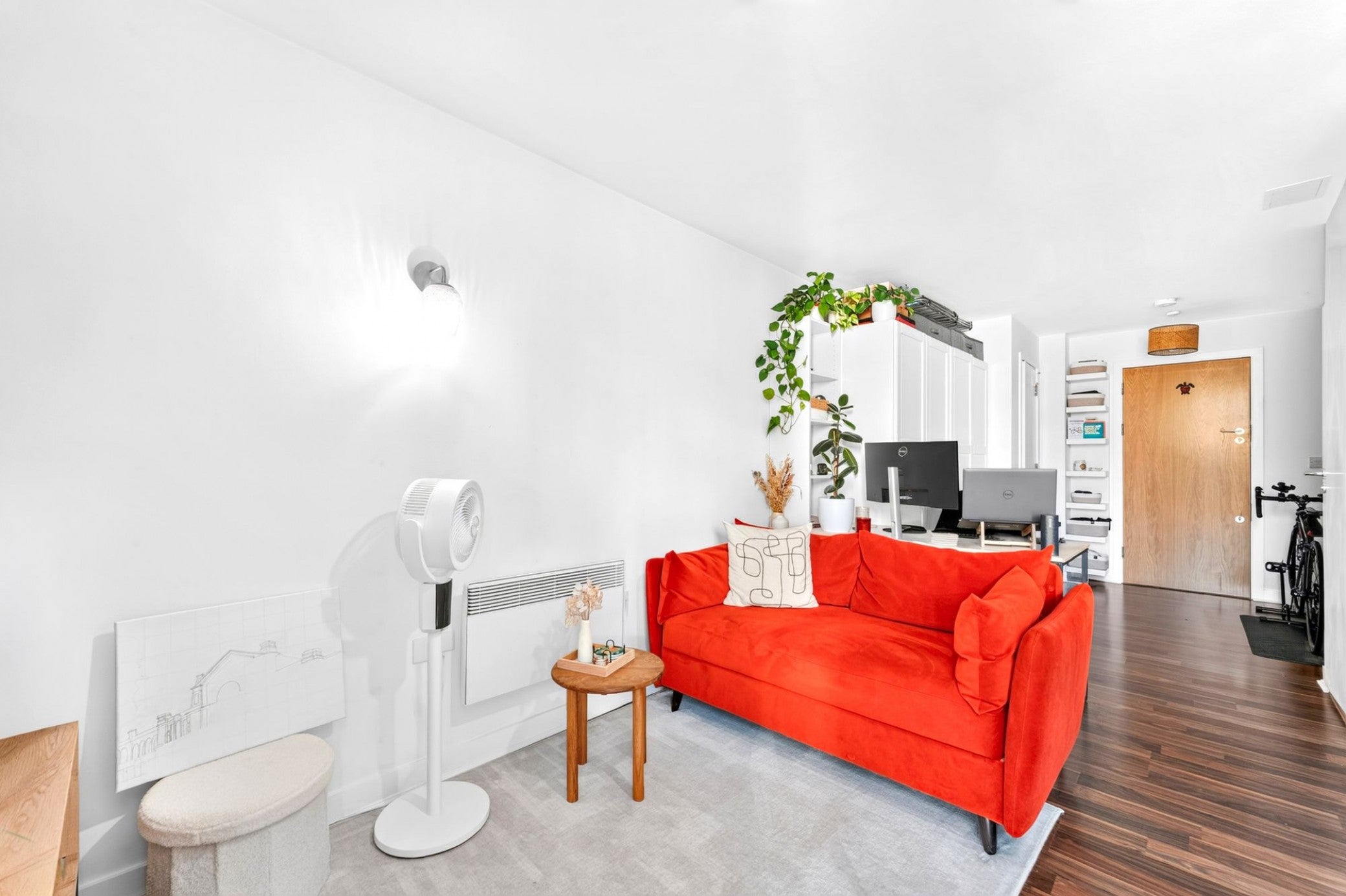 Flat Chadwell Lane in Greater London