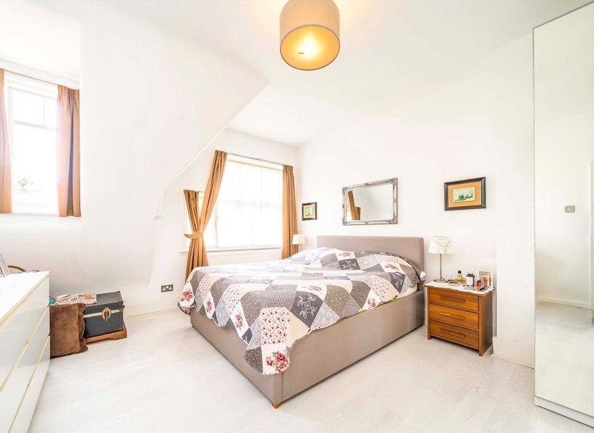 House Ludlow Road in Greater London