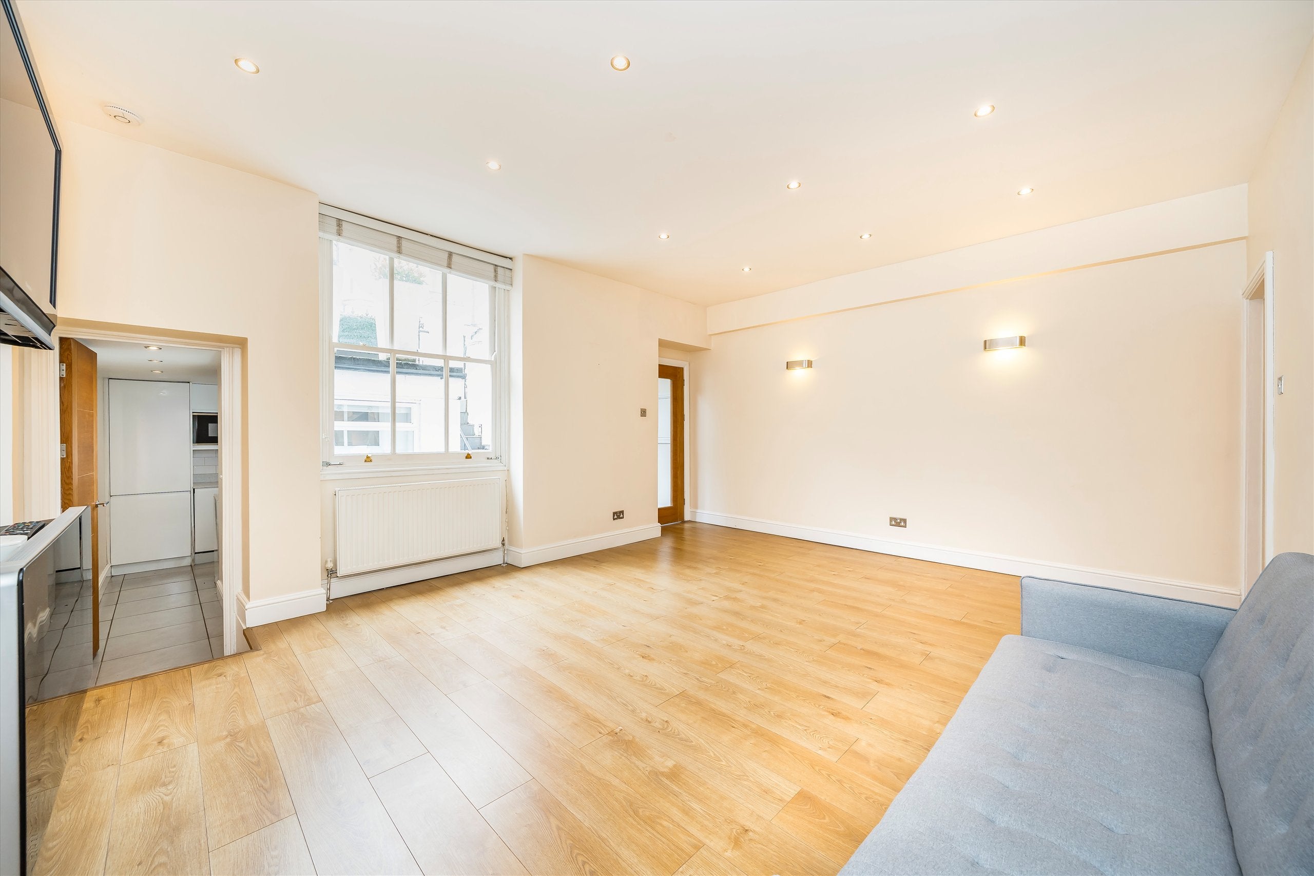 Flat Finborough Road in Greater London