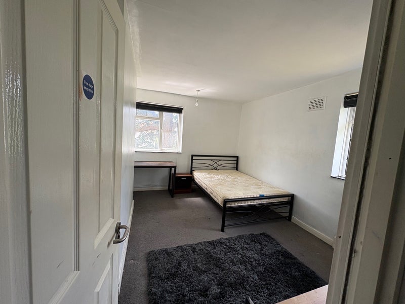 Room Astor Close in Greater London