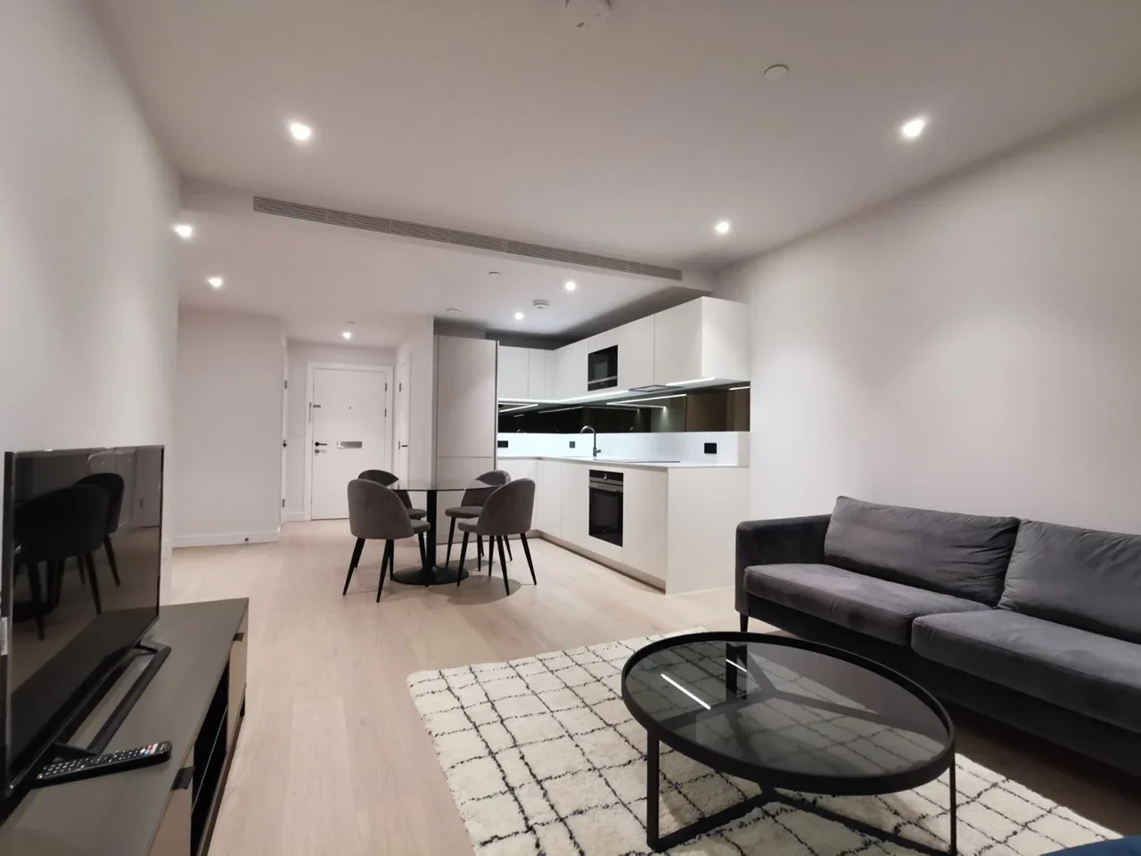Flat Thurstan Street in Greater London