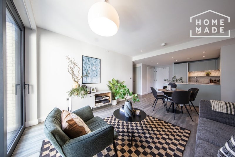 Room Olympic Way in Greater London
