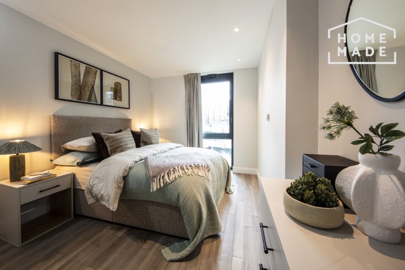 Room Olympic Way in Greater London