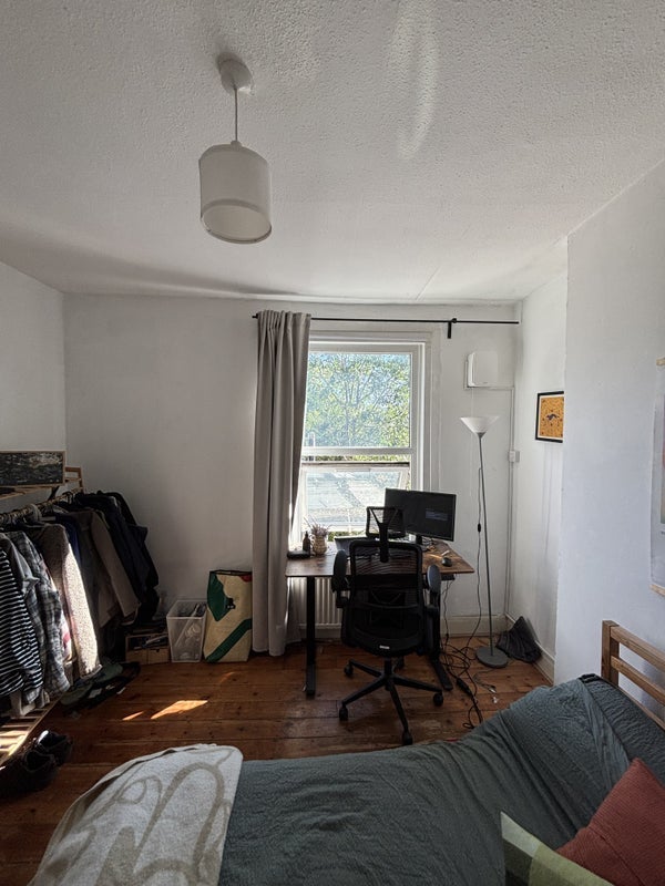 Room Sprules Road in Greater London