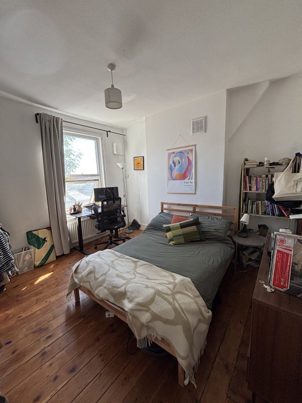 Room Sprules Road in Greater London