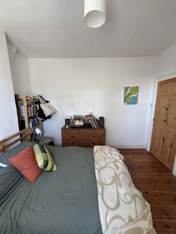Room Sprules Road in Greater London