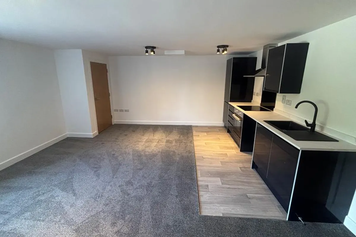 Flat Fairfield Road in Chesterfield