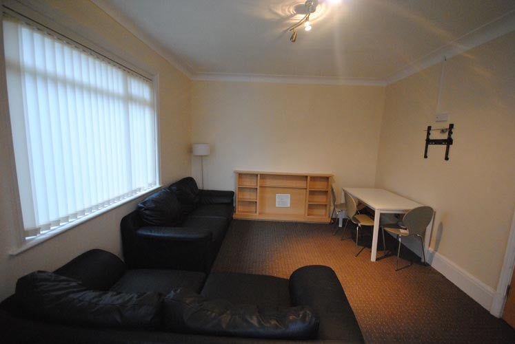 Flat Ash Crescent in Leeds