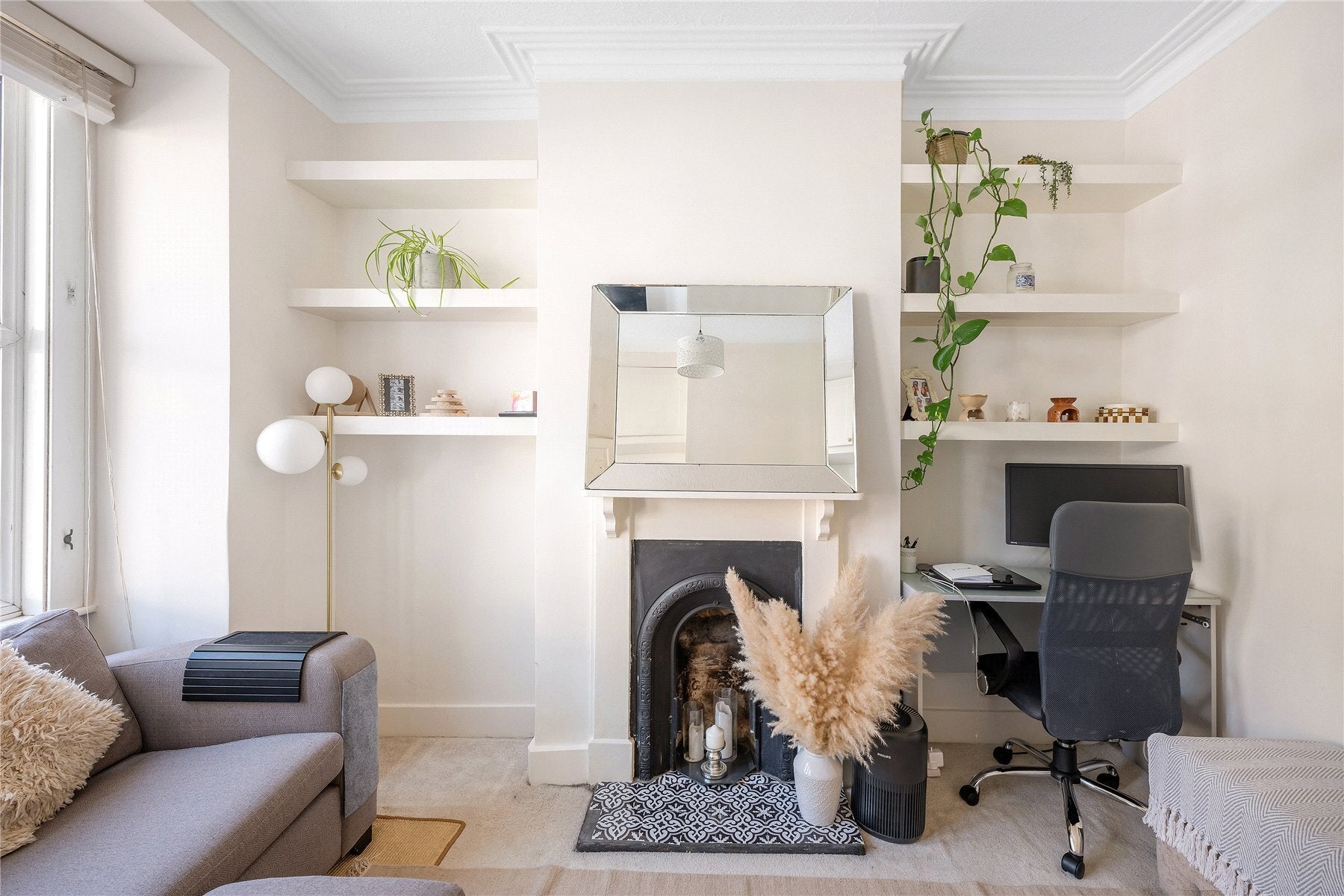 Flat Margate Road in Greater London