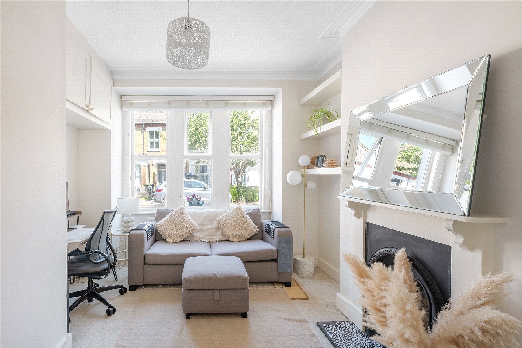 Flat Margate Road in Greater London
