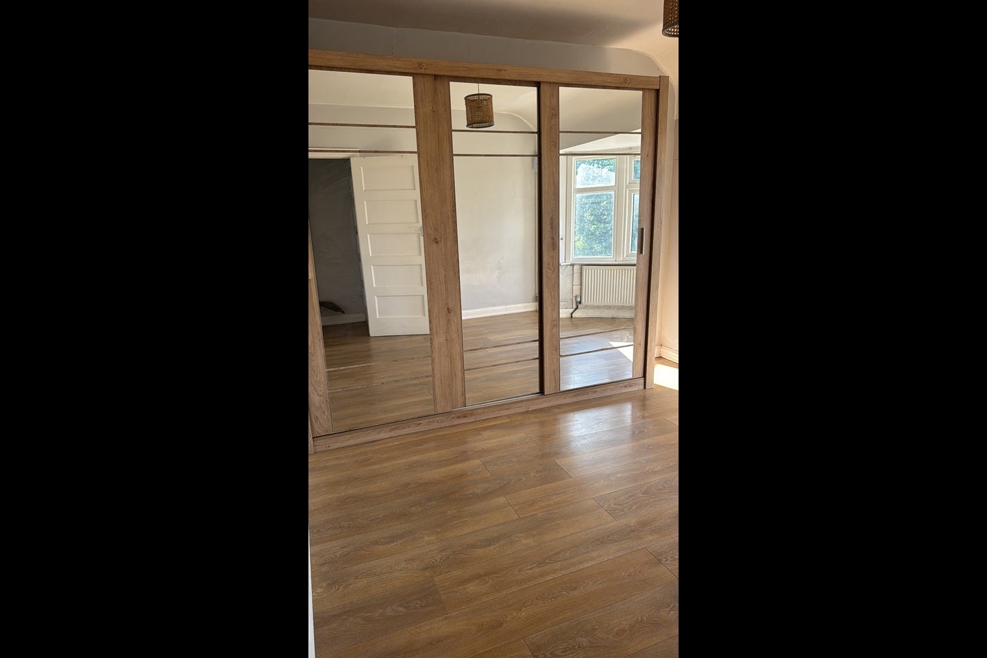 Room Whitton Avenue West in Greater London