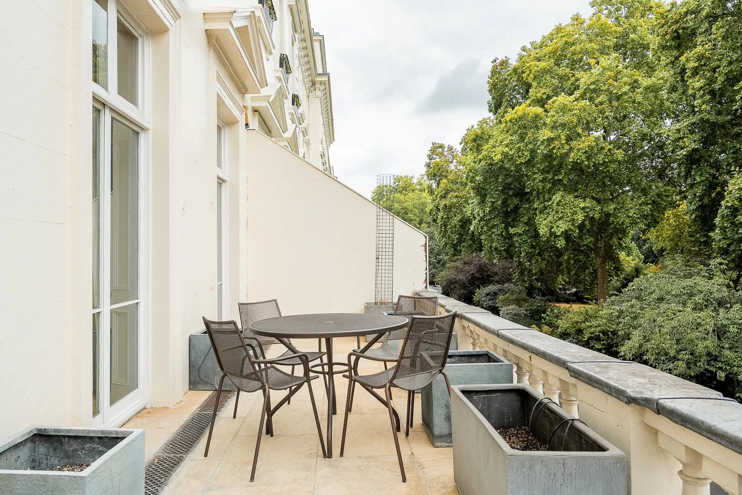 Flat Eaton Square in City of Westminster