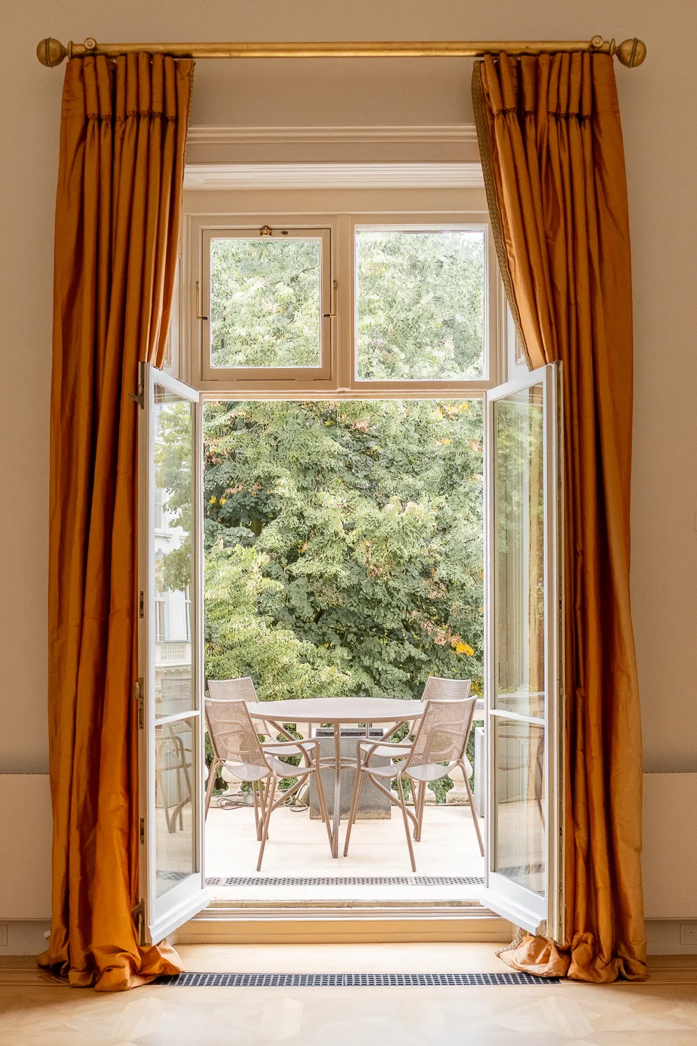 Flat Eaton Square in City of Westminster