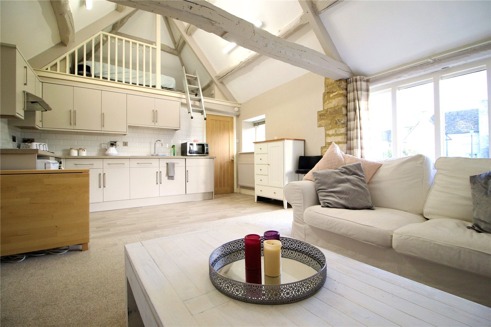 Room Minety Lane in Oaksey