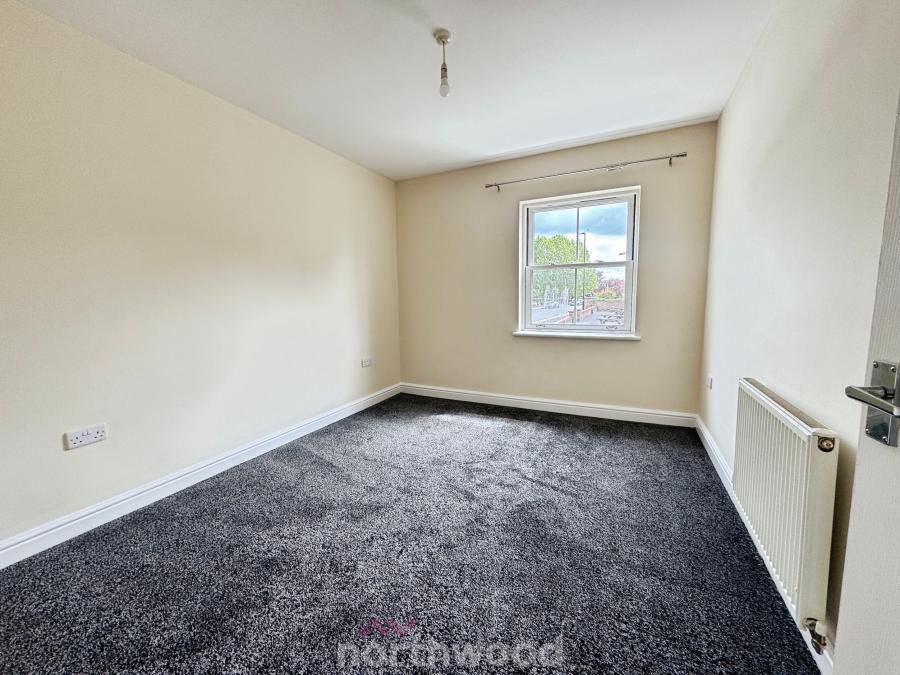 Flat Southfield Road in Doncaster