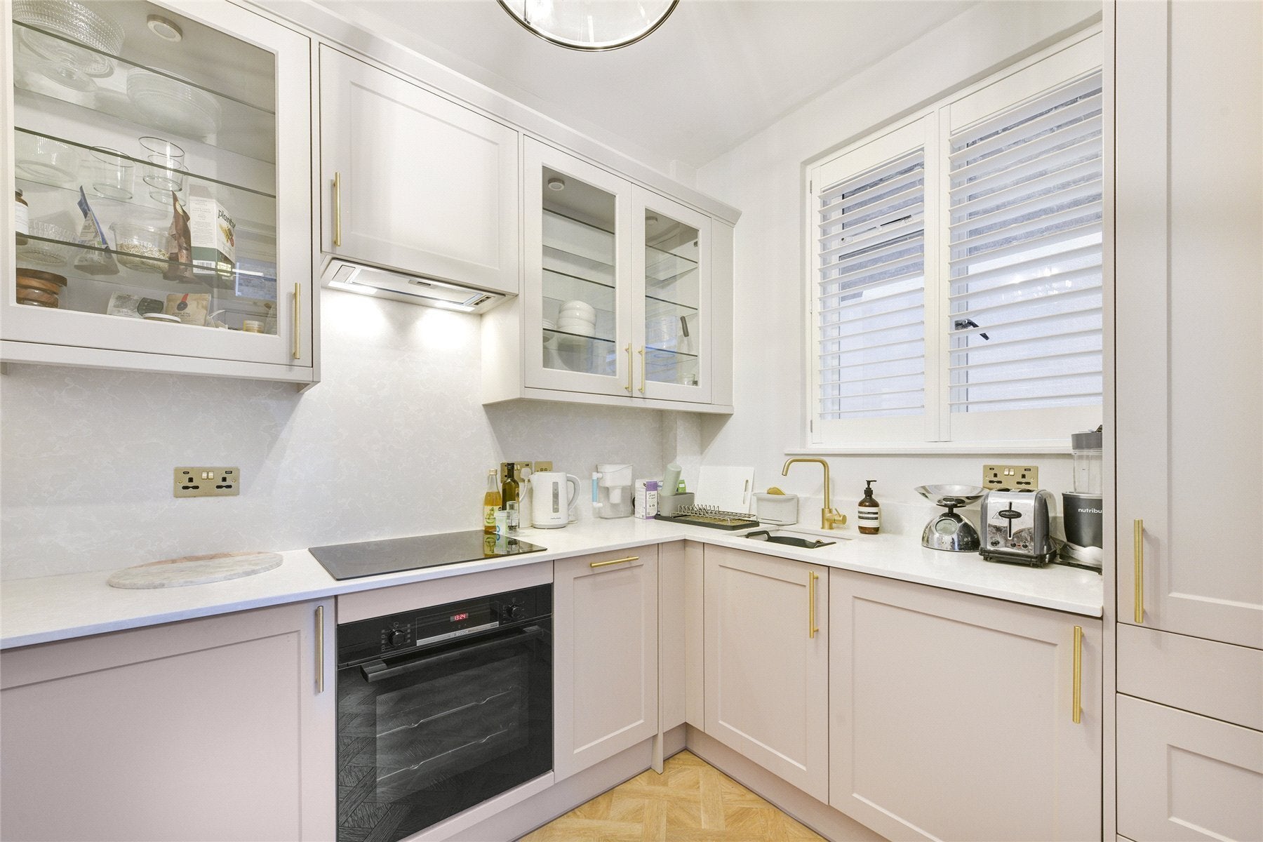 Flat Franklins Row in Greater London