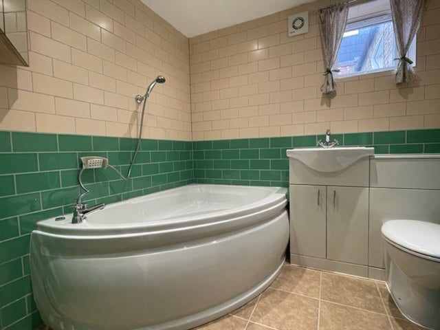 Room Legard Road in Greater London