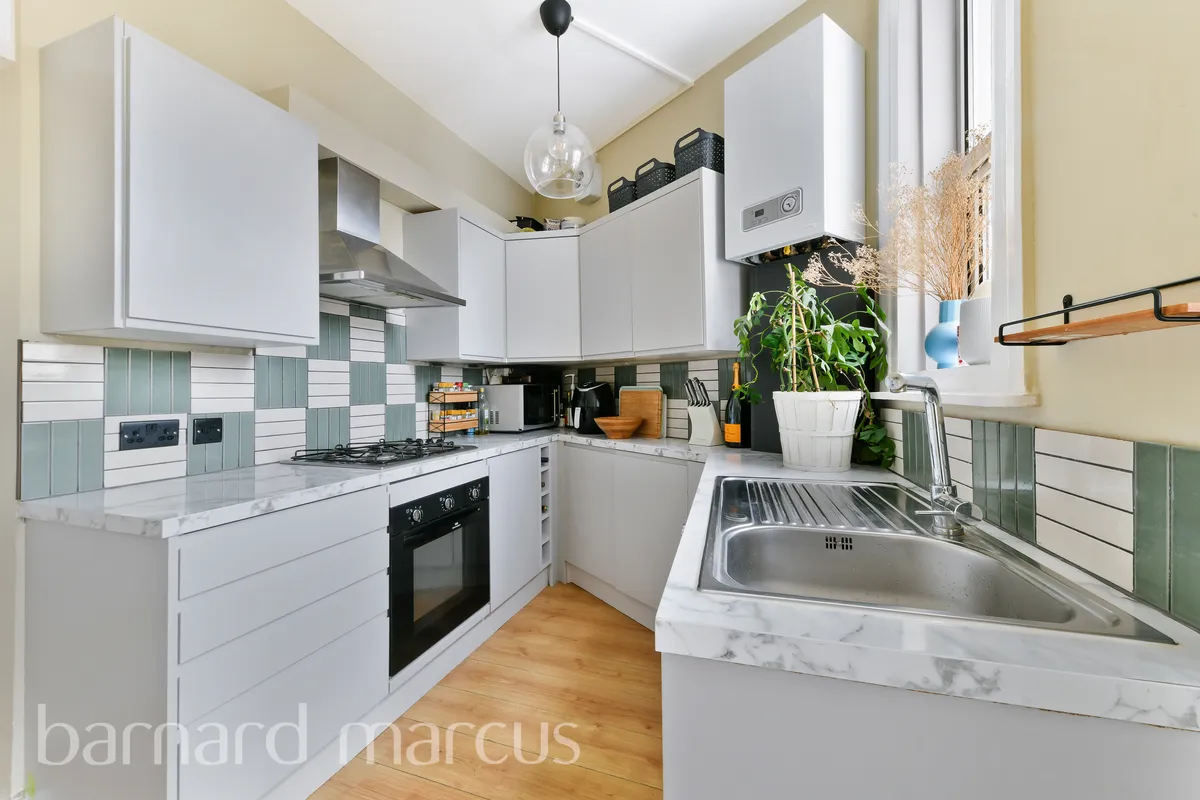 Flat Eardley Road in Greater London