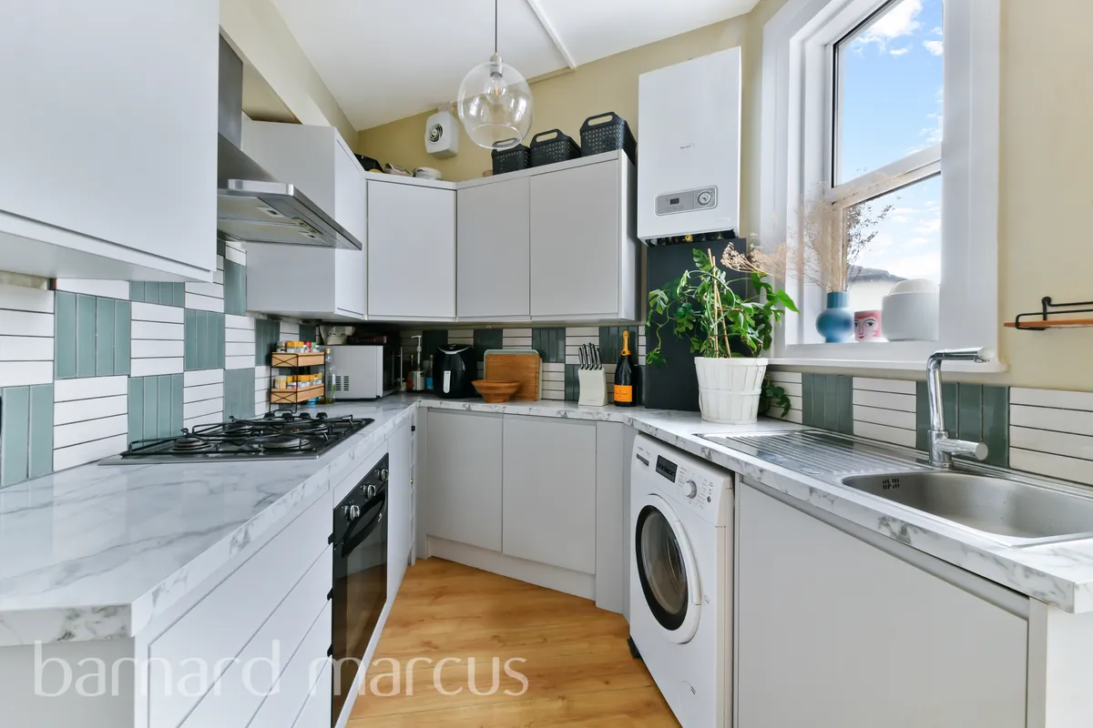 Flat Eardley Road in Greater London