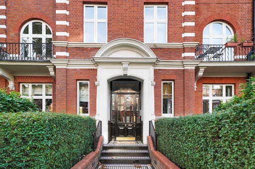House Randolph Avenue in City of Westminster
