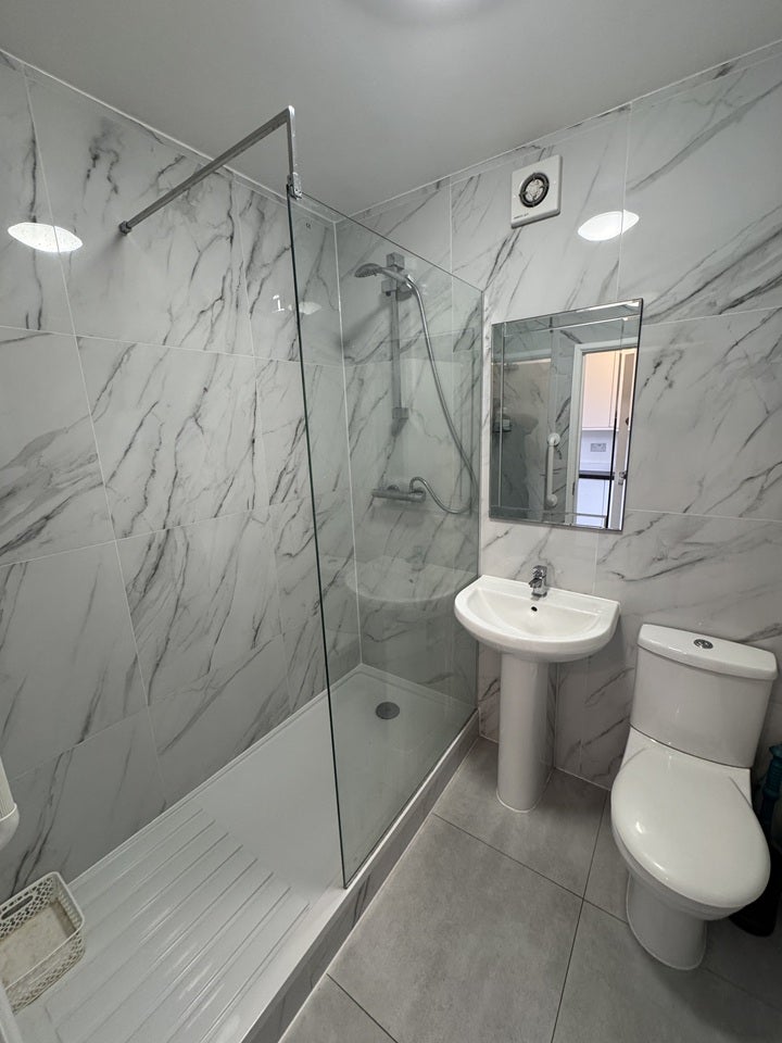 Room Fulham Road in Greater London