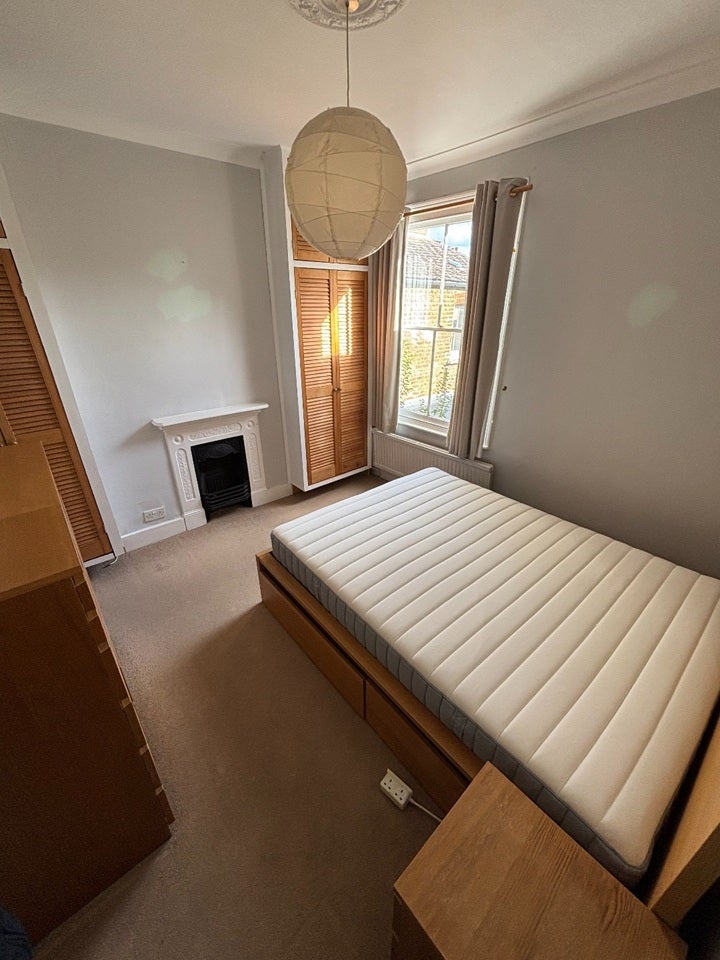 Flat Penwith Road in Greater London