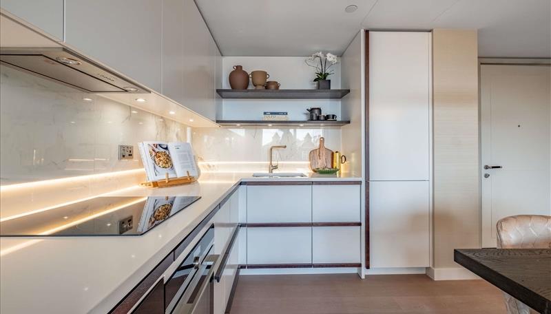 Flat TOTTERIDGE COMMON in London
