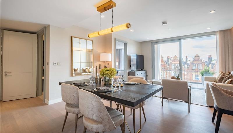 Flat TOTTERIDGE COMMON in London
