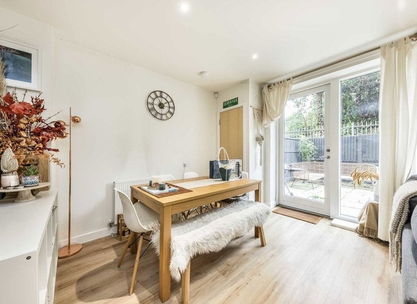 Flat Nauticus Walk in Greater London
