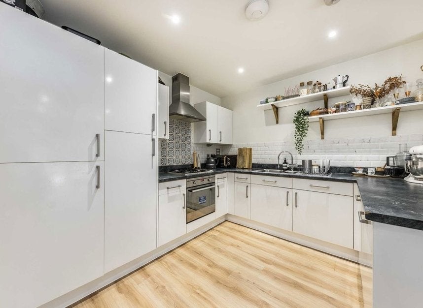 Flat Nauticus Walk in Greater London