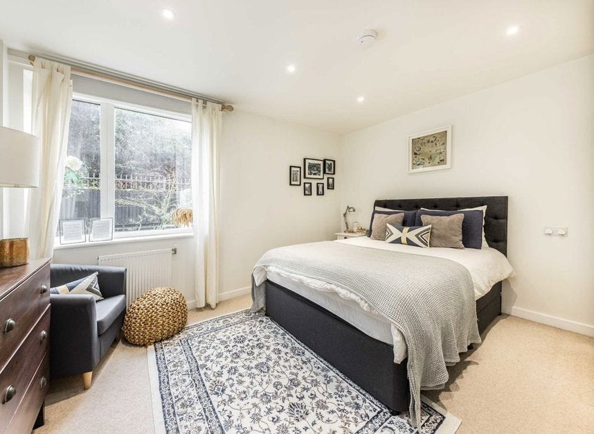 Flat Nauticus Walk in Greater London