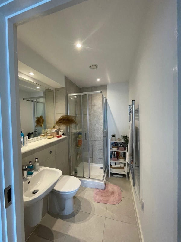 Room Oldfield Road in Salford