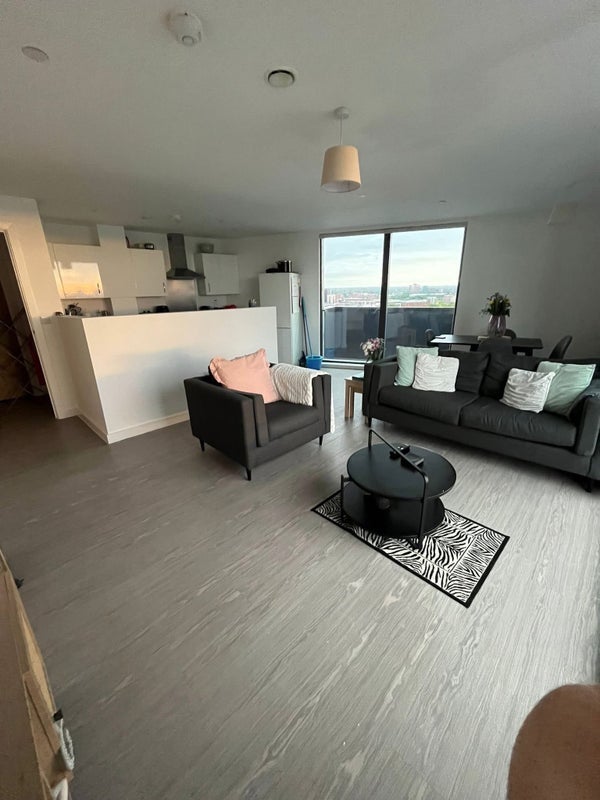 Room Oldfield Road in Salford