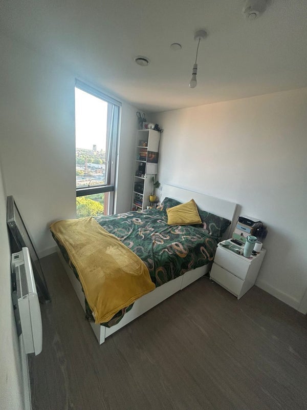 Room Oldfield Road in Salford