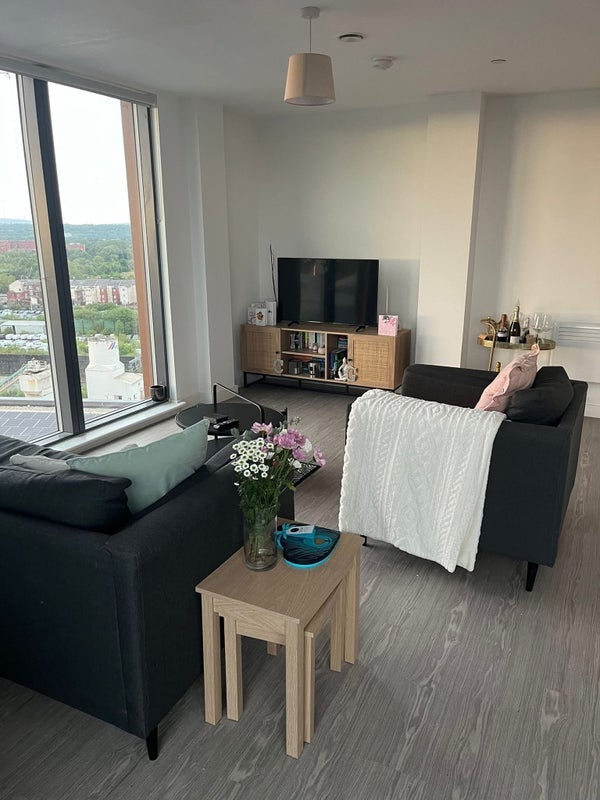 Room Oldfield Road in Salford