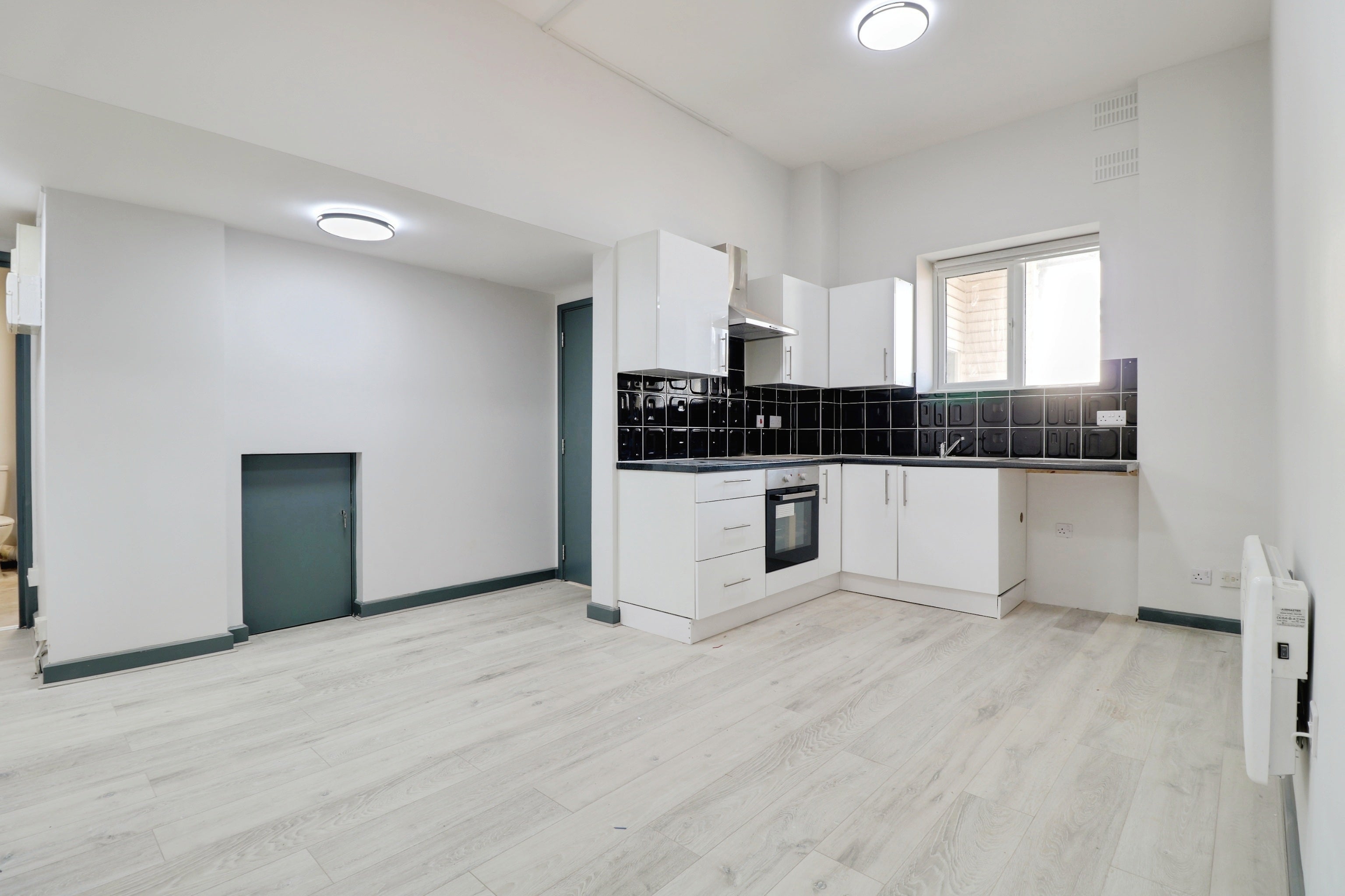 Flat Fowler Close in Southend-on-Sea
