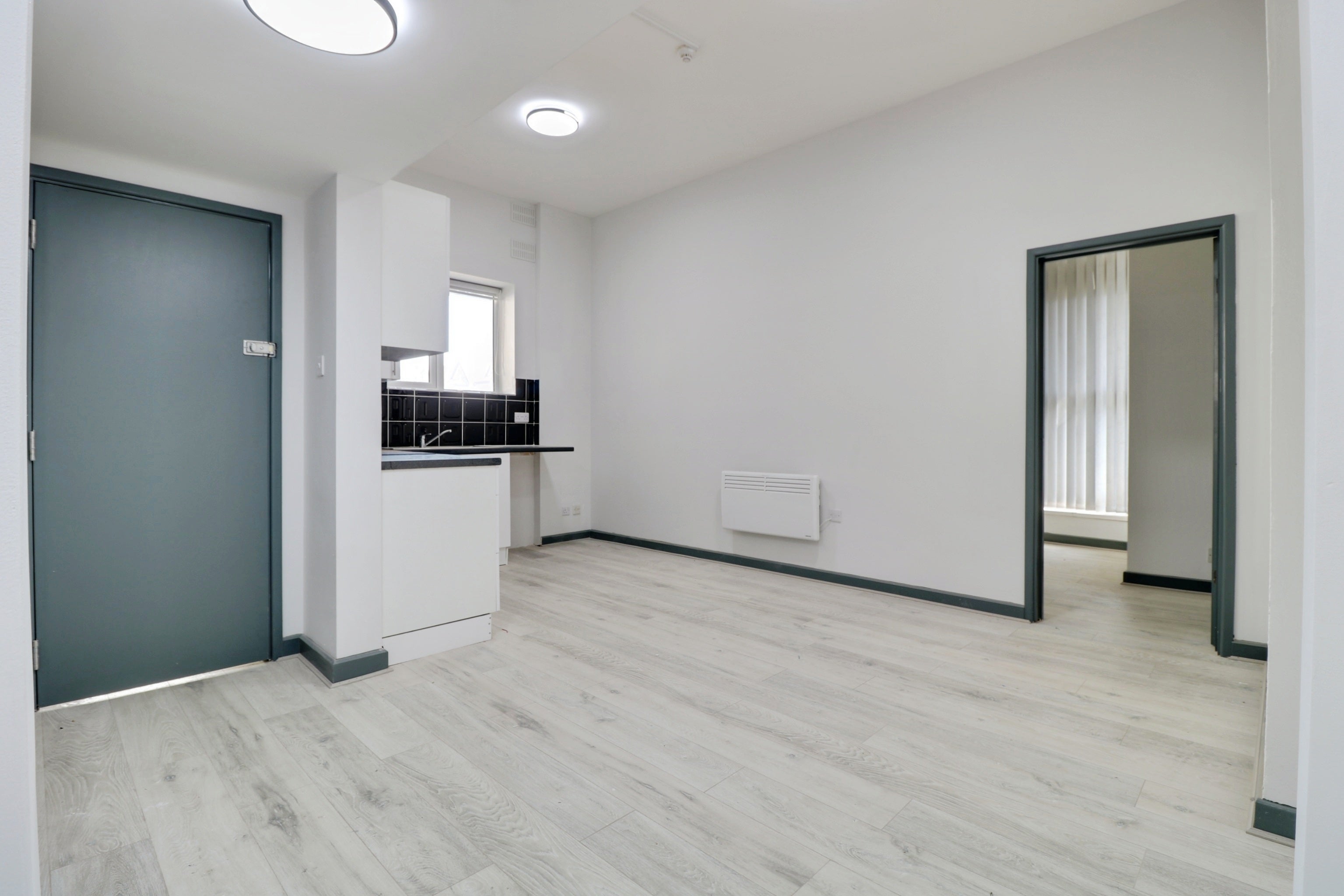 Flat Fowler Close in Southend-on-Sea