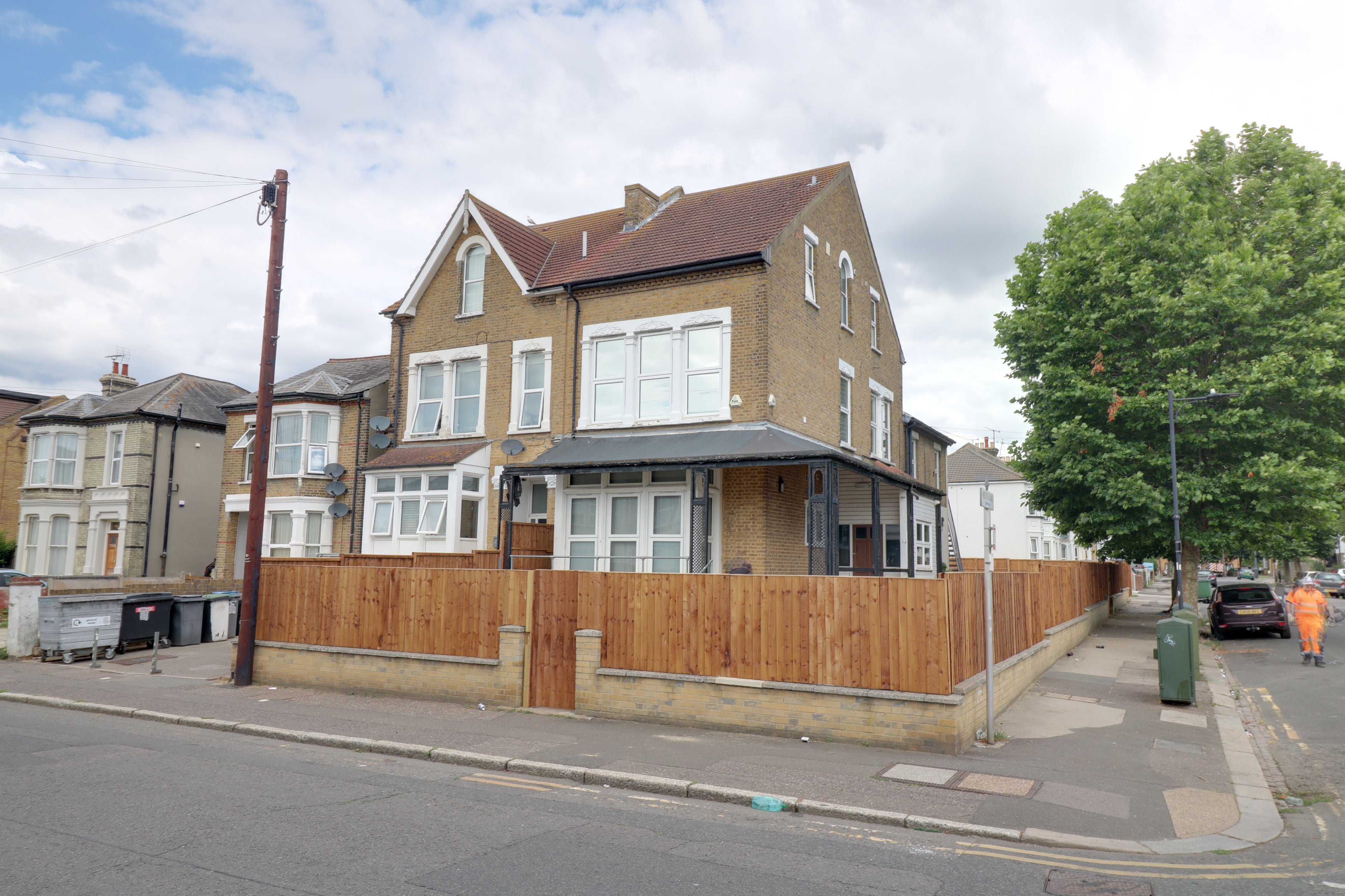 Flat Waterville Drive in Basildon
