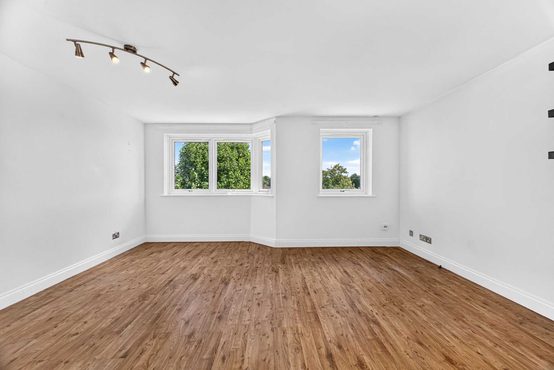 Flat Denmark Road in Greater London