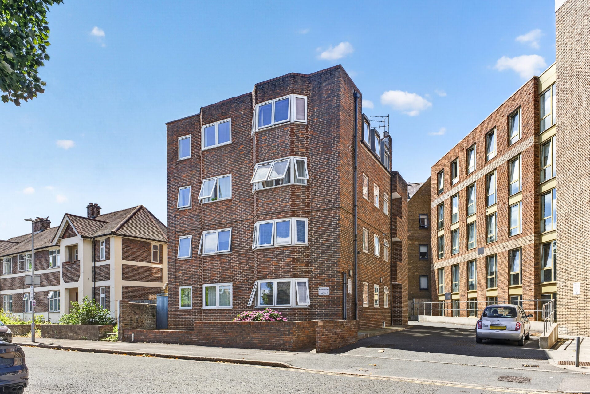 Flat Denmark Road in Greater London