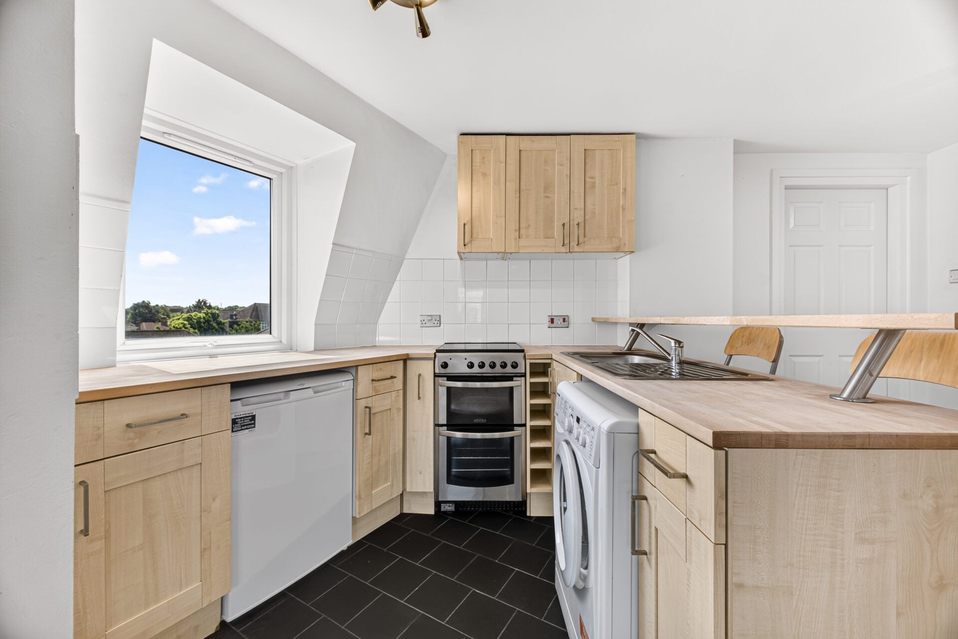 Flat Denmark Road in Greater London