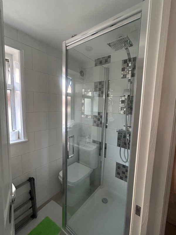 Room Smeaton Road in Greater London