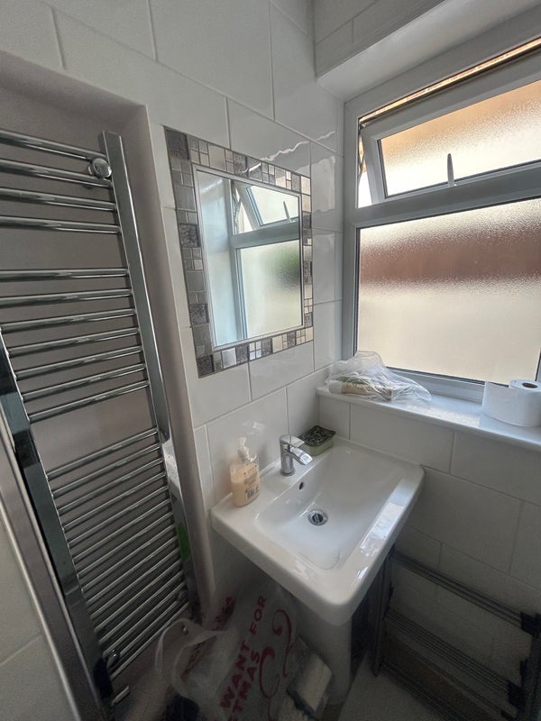 Room Smeaton Road in Greater London